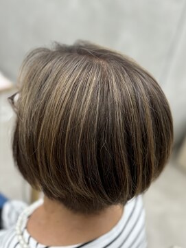 レヴィア(REVIA) 白髪ぼかしハイライトブリーチミルクティーベージュ