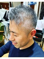 ヘアーメイクスリーク グレーヘアがセクシーです♪