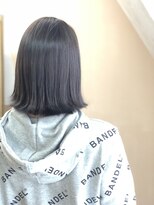 バカンス(VACANCES)&nbsp;タッセルカット☆エドルカラ-で大人アッシュ