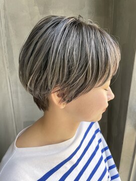 ローリー(Rowlly) ＃グレイアッシュ＃ショート＃丸み◎