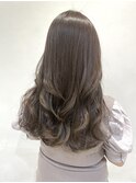 オトナ女子のレイヤーカット/ふんわりカール/柔らかベージュ