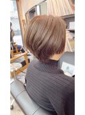 シンプルなのに、洗練されてる。大人ショートボブ/白髪ぼかし