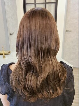 ヴィサージュバスク(VISAGE ba.s.k) 赤みを抑えたナチュラルブラウンが人気◎