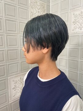 ヘンリエッタ 表参道(Henrietta) モスグリーンハンサムショート