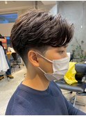 横浜西口メンズカットセンターパート刈り上げフェザーパーマ30代