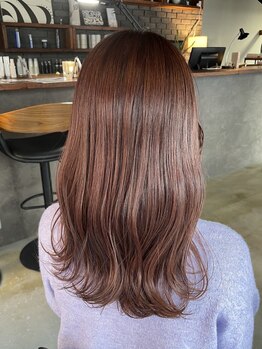 上品で艶のあるカラーが大人女性に大人気♪トレンドに敏感なStylistが創るデザインカラー×艶髪はお任せ！