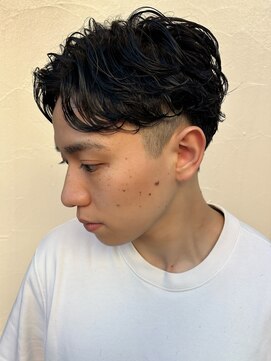 カーム(calm) MEN’S HAIR/サーフカール/刈り上げセンターパート/鹿島田