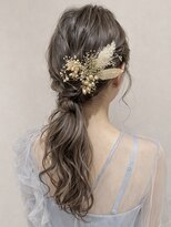 キリ 逗子(kiri) 逗子葉山ヘアアレンジ編みおろしポニーテール結婚式二次会Y140