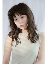マルコ(marc..)&nbsp;顔まわりレイヤー×柔らかウェーブミディ