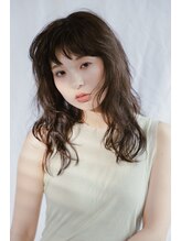 マルコ(marc..)&nbsp;顔まわりレイヤー×柔らかウェーブミディ
