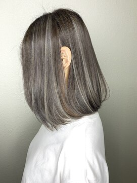 シェリア(Shelia) ワンレンロブ×シルバーハイライト 【Shelia町田】