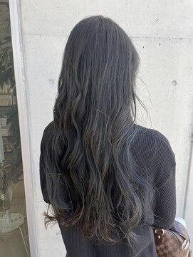 アチーブリス(achieve Liss) 透明感グレー+透け感ブルーインナーカラー 無造作ウェーブロング