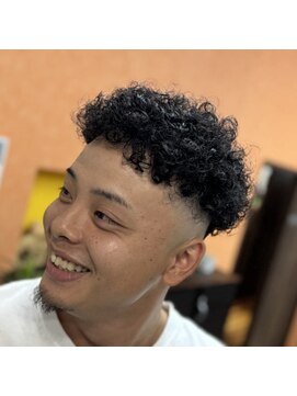 ピシャッとニ代目銀二郎 カーリーパーマ【広島/理容室/古民家バーバー二代目銀二郎】