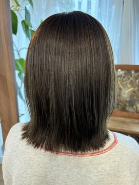 インビテーション(invitation) アッシュカーキ