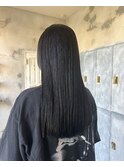 大人の美しさ引き立つロングストレート