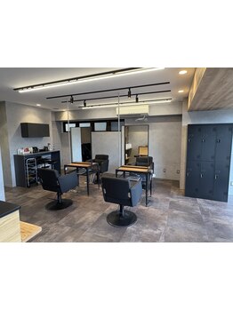 横浜から一歩離れたところにある隠れ家サロン。非日常的なお洒落空間でトレンドをおさえたスタイルに。