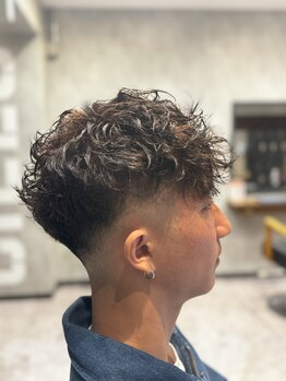 グリンドア(GLYNDOOR)の写真/【NEW OPEN】男性オーナースタイリストが男性目線で扱いやすく仕上げます！Men'sCutは炭酸シャンプー付き♪