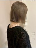 切りっぱなしボブタッセルボブダブルカラーブリーチグレージュ
