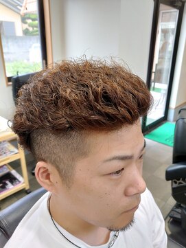 バーバーカミヤ(BARBER髪屋) オールバックのパーマ