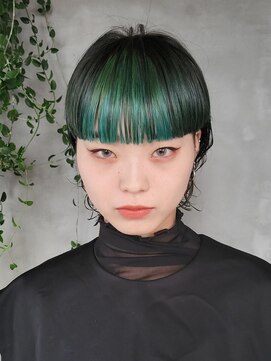 テトヘアー(teto hair) ワイドバング　ツーブロック　緑カラー　デザイン　パッツン