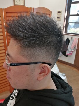 ヘアーコミュニケーション ないとう ジェットモヒカン風2ブロック風ショート