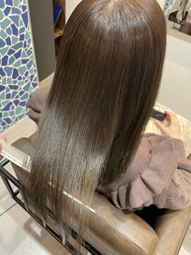 リリー(Lily) 艶髪マットアッシュ