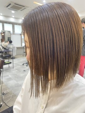 ラフィット 下大利店(lafit) ぱつっとボブ/ lafit 下大利 @kaji_de_experiences