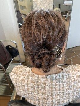 ヘアーサロン スタイルリミックス(Hair Salon Styleremix) ゴールドピンアレンジ