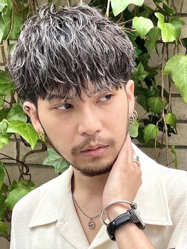 レタッチバイフィフス(RETOUCH by fifth) ツイストスパイラルパーマ前下がりツーブロック刈り上げマッシュ