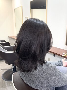 ポピイズ(POPPIES) 外ハネミディアム　【レイヤー／グレージュ】