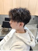 センターパート波巻きツイストスパイラルパーマ