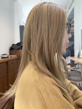 クリーミーベージュ