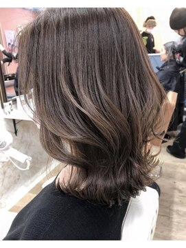 フィガロ ウメダ(FIGARO UMEDA) ミディアムレイヤーミディアムレイヤーカット