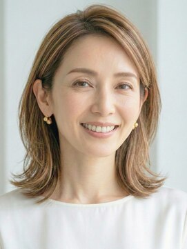 サンタフェ 岐阜島店(Santa'Fe) 脱白髪染め/白髪ぼかしカラー/レイヤーカット/ミディアム