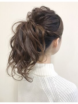 オウルヘアー(Owl hair) ポニーテールアレンジ