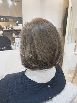ロンド(ROND) ●ケアブリーチ＋透明感アッシュの上品ハイライトボブ