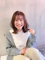 フロー(Flow) 外ハネくびれミディ×ピンクベージュ【岩本大樹】