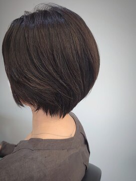 バッカ(BACCA) ショートボブ、伸ばし中ショート、黒髪ショート