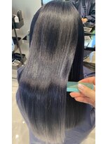 ハルキミナト ジャパン ヨコハマ(HARUKI MINATO japan YOKOHAMA)&nbsp;ネイビーブルー　艶髪　20代、30代、40代女性