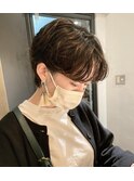 柔らかいパーマのハンサムショート