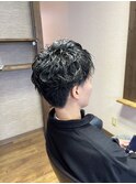黒髪メンズカット爽やか刈り上げニュアンスパーマ無造作ヘア