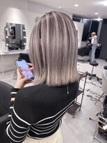 キング 高槻(K!ng)&nbsp;ハイライトカラーミルクティーベージュレイヤーカット