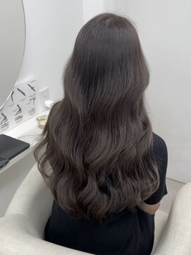 エラ(ELLA) 透けるグレージュブラウン