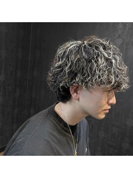 ウィスカーズ(Whiskers) メッシュ×ツイストスパイラル