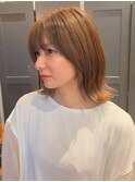 ベージュカラー ミディアムレイヤー 顔周りカット 20代 髪質改善