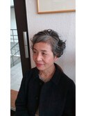 白髪ショートパーマでアクセント