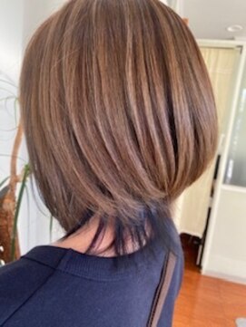 マジフィックス ドゥジェーム(MAGIE FIXE deuxieme) 外ハネ系くびれボブ