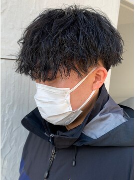 フィフスワン(fifth one) 波巻きパーマセンターパートツイストスパイラルパーマ刈り上げ