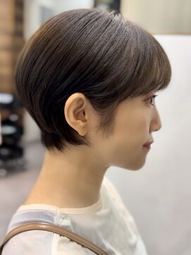 ファーストステップ 表参道(FIRST STEP) Before→After30代40代50代ショートヘア耳かけグレーブラウン