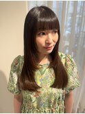 ぱつっとロングレイヤースタイル